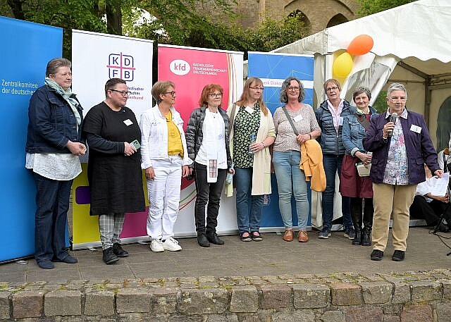 Gabriele Greef und mit Frauen aus dem dirtten Diakonatskreis.